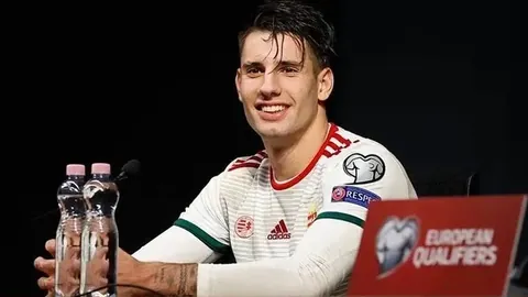 中国队勇夺亚冬会速度滑冰男子短距离团体追逐赛金牌